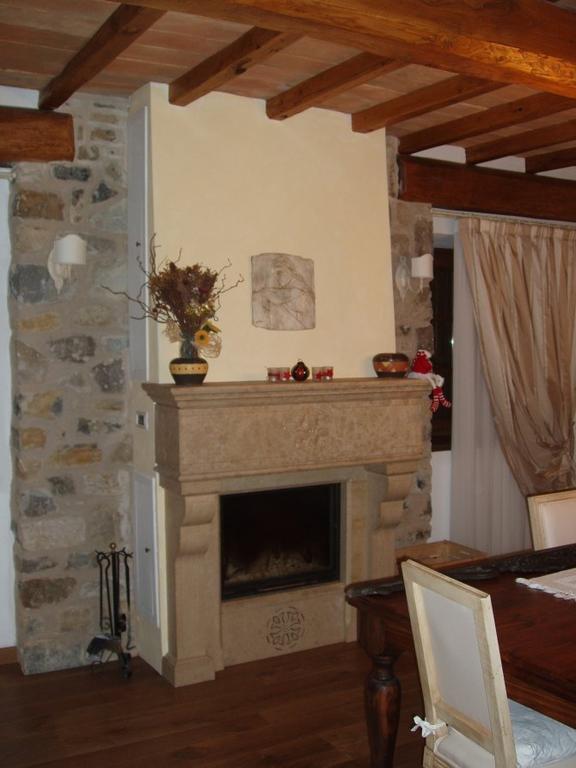 Il Giardino Di Rosmarino Bed & Breakfast Pontremoli Exterior photo