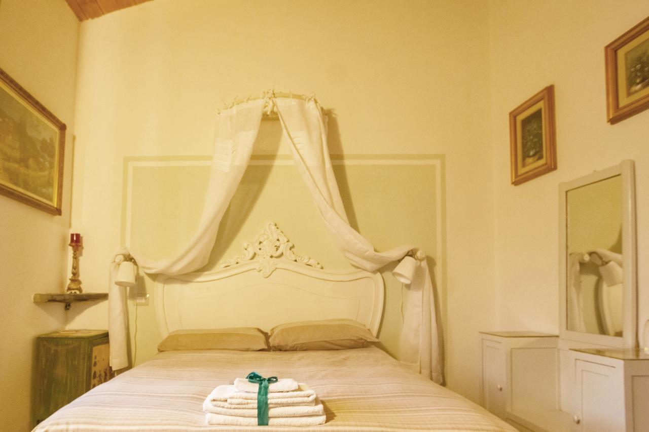 Il Giardino Di Rosmarino Bed & Breakfast Pontremoli Exterior photo